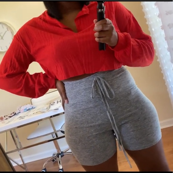 ✨MAKE AN OFFER‼️ Mid-Drift Top ❤️ - Picture 7 of 7